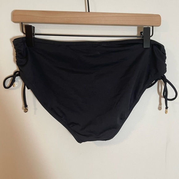 Anne Cole Live In Color Side Tie Black Swim Bottoms
Size Large 🏝️ ☀️ - Picture 3 of 7